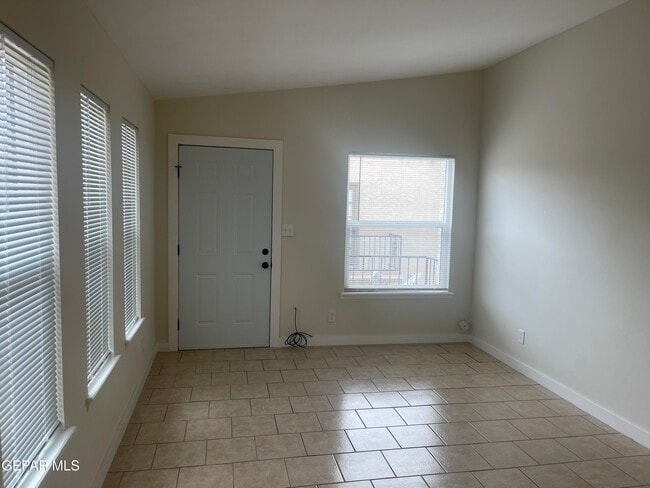 Building Photo - 10642 Cuatro Vistas Dr