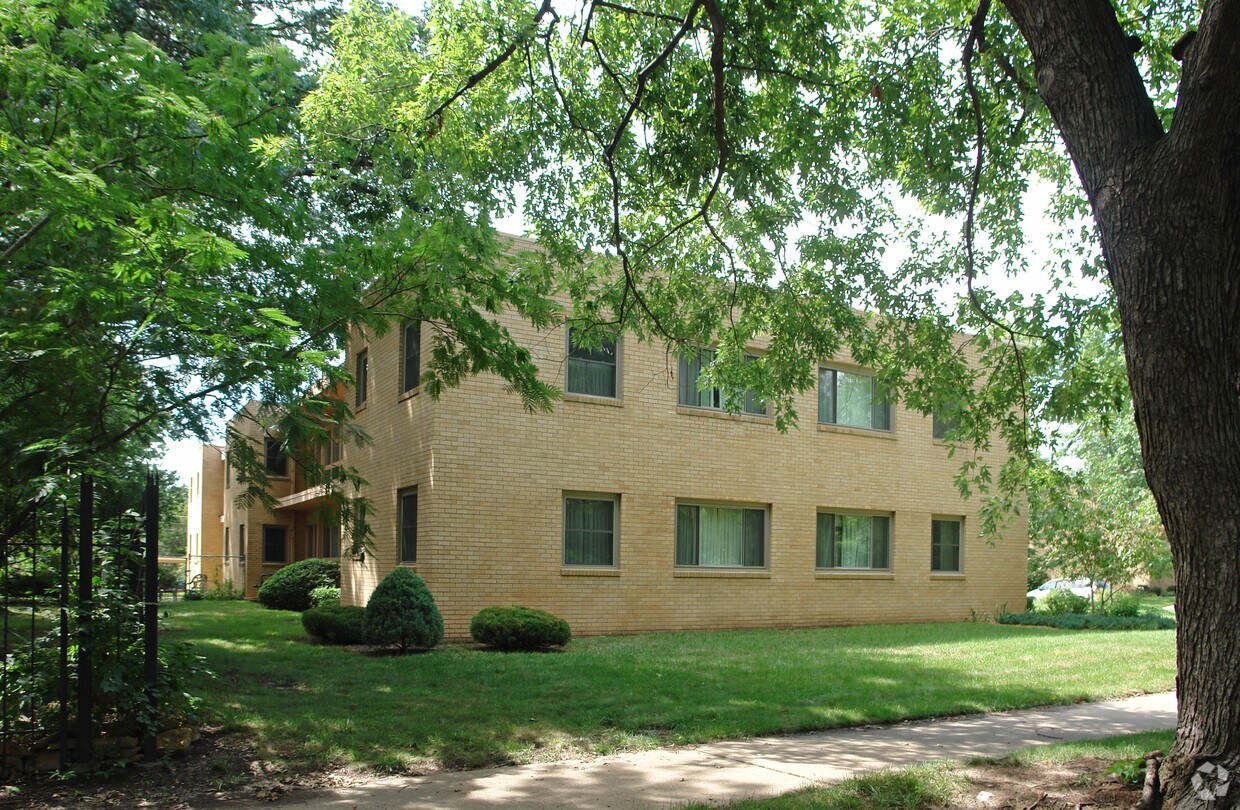 Building Photo - 1301 SW Fillmore St