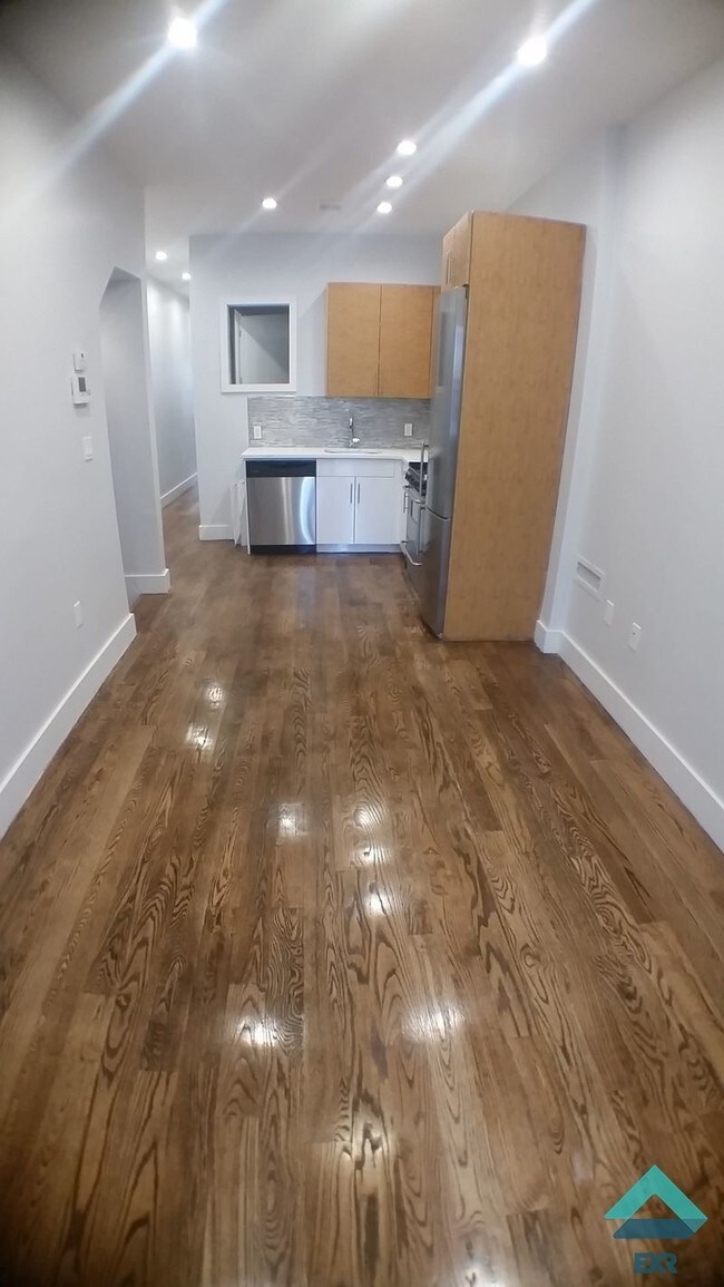 Foto del edificio - 1879 Linden Blvd