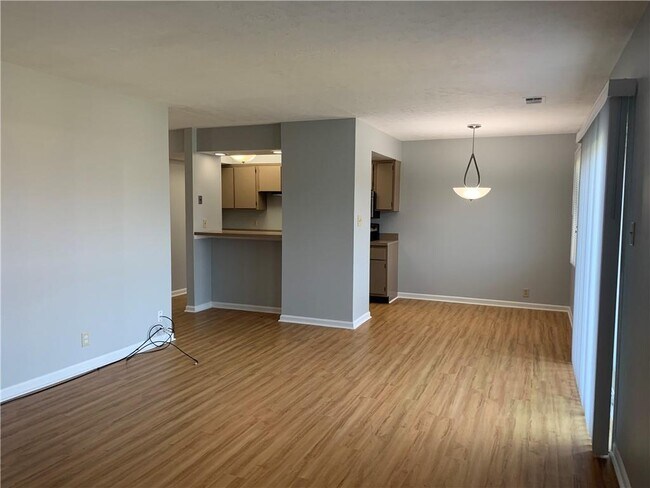 Building Photo - 1150 Canterbury Ct