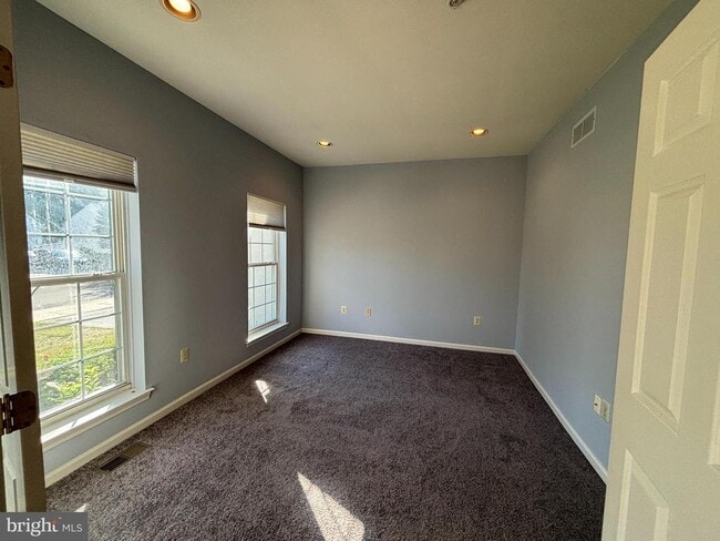 Building Photo - 721 Deer Creek Dr