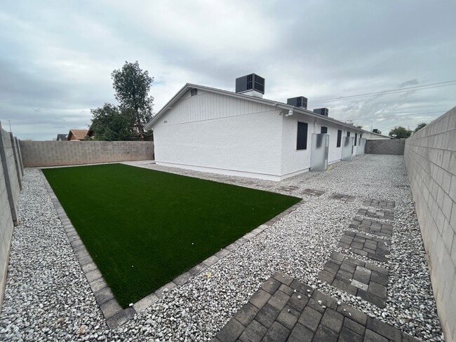 Foto del edificio - 2912 E Roeser Rd