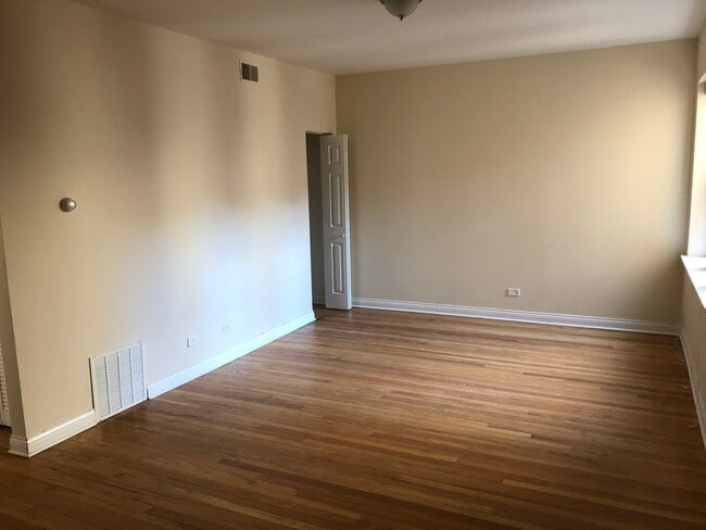 Building Photo - 2346 N Kenneth Ave
