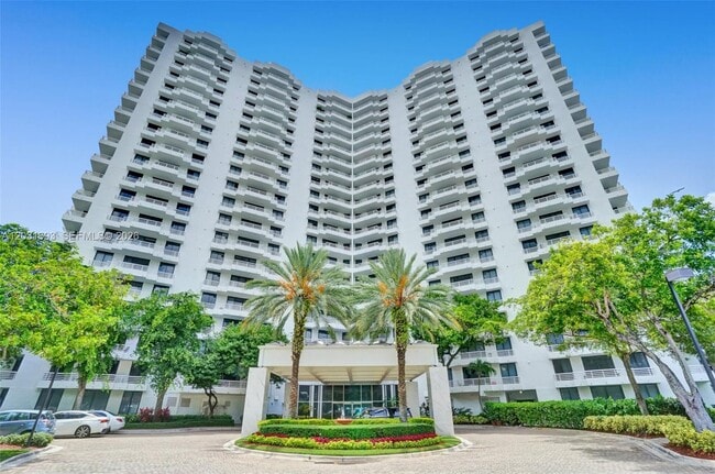 Foto del edificio - 3300 NE 192 St