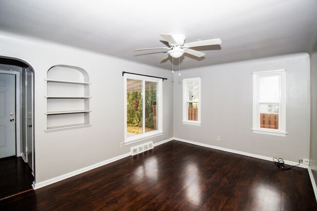 Foto del edificio - 11702 Ridge Rd