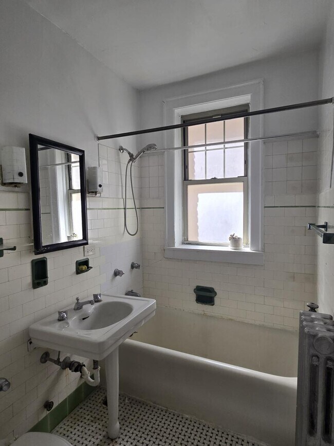 Foto del edificio - 907 Elmwood Ave