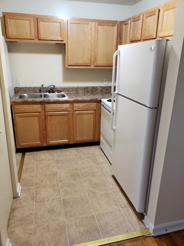 Kitchen - 310 Newton St