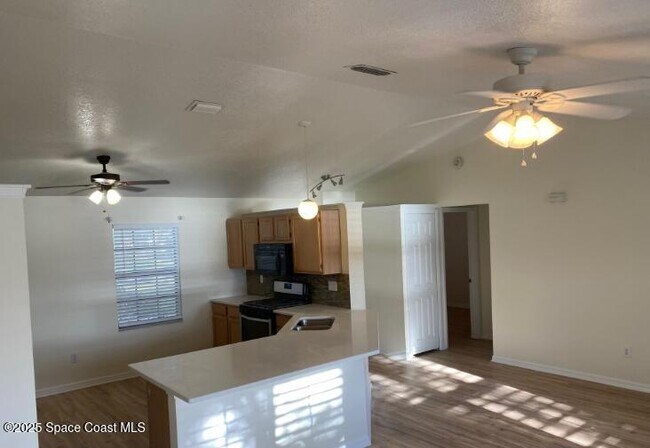 Building Photo - 6946 Hammock Lakes Dr