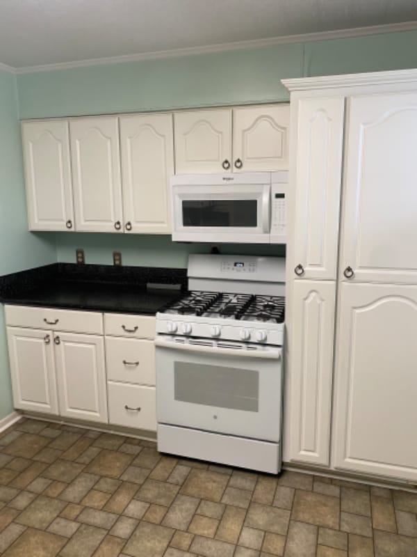 Building Photo - 207 Loucks Ave