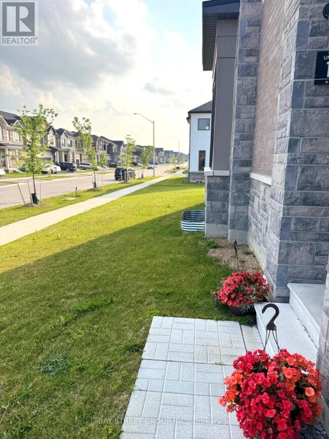 Building Photo - 163 Terry Fox Dr