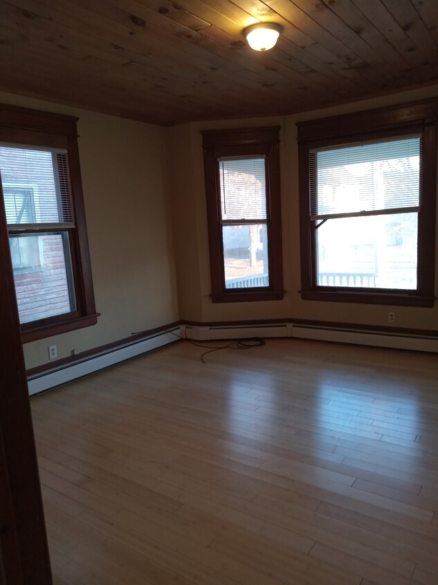 Primary Photo - 5 N Washington Ave