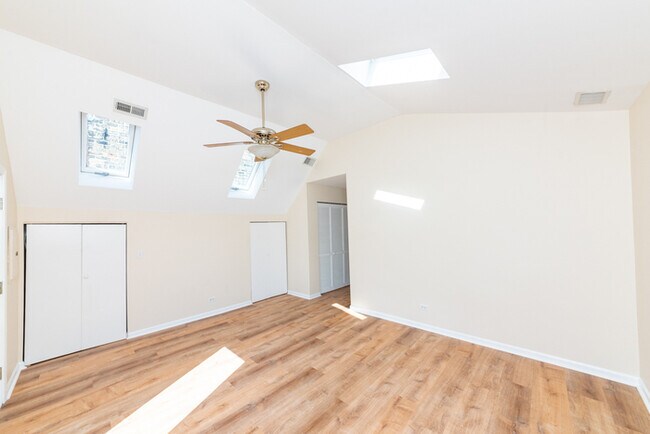 Foto del edificio - 847 W Newport Ave