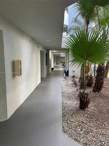 Foto del edificio - 8335 SW 152nd Ave
