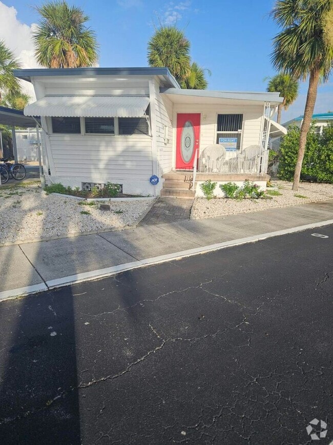 Building Photo - 4851 W Gandy Blvd