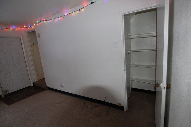 Building Photo - 82 Dunbar Ave