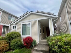 Building Photo - 7542 Traditions Ave NE