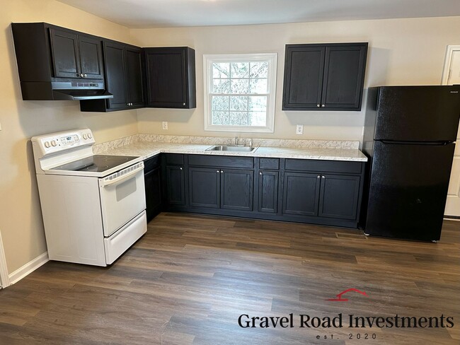 Foto del edificio - Charming 3-Bedroom Brick Home in a Quiet Cul-de-Sac