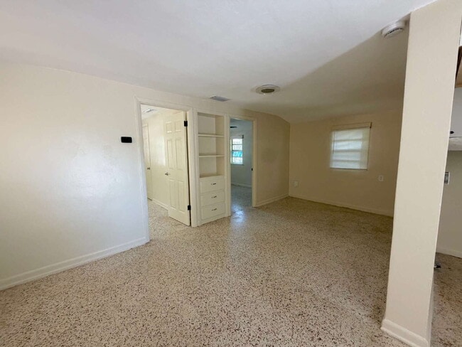 Building Photo - 5808 Olive Dr