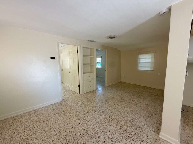 Foto del edificio - 5808 Olive Dr