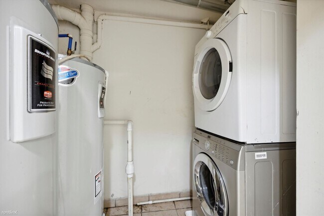 Foto del edificio - 4 br, 2 bath Triplex - 1948 N GRATZ ST Unit 1