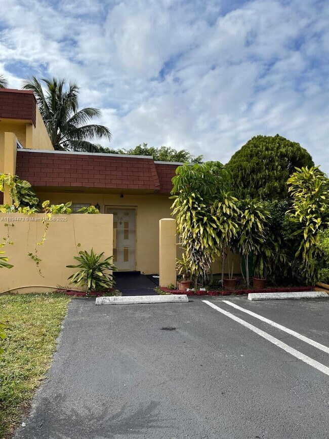 Foto del edificio - 518 NW 179th St