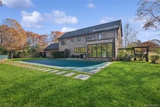 Building Photo - 9 Debras Way