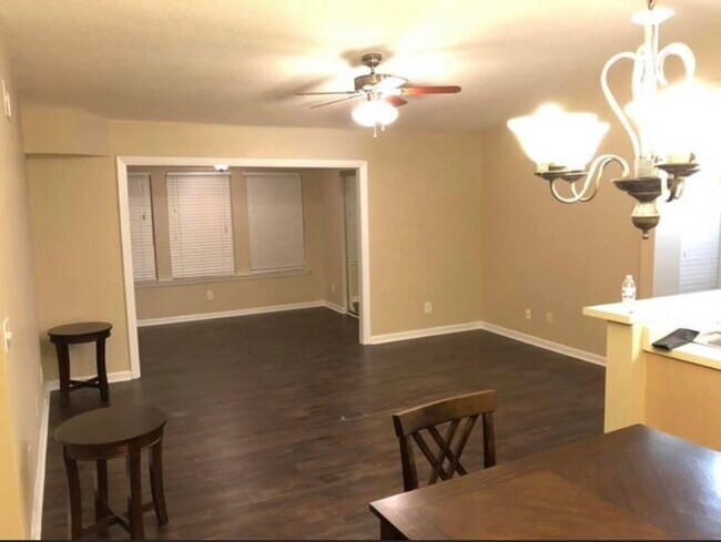 Foto del edificio - 8642 South Bridge Dr