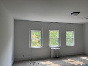Building Photo - 582 Kossuth St