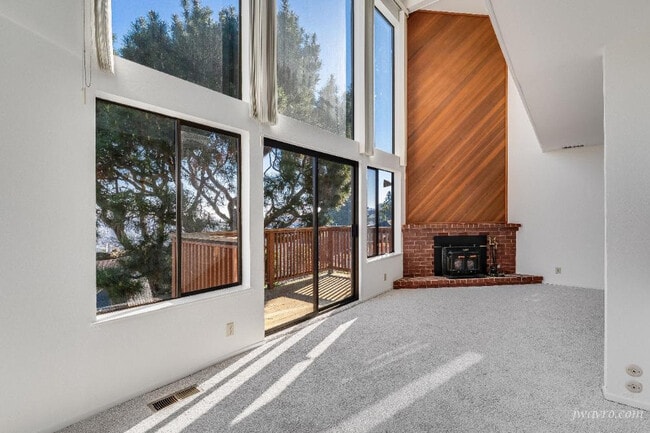 Building Photo - 621 Sanchez St