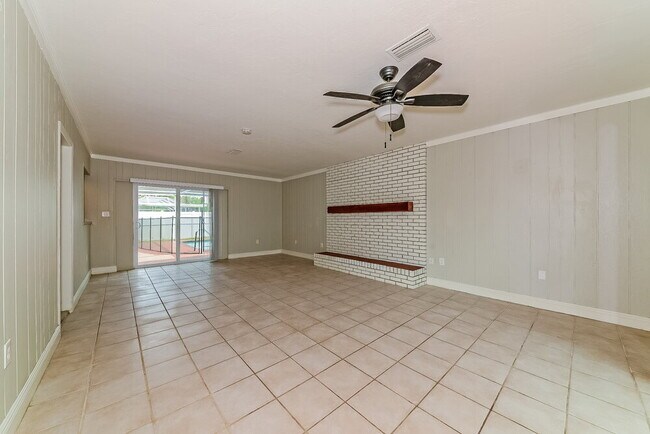 Building Photo - 5423 25th St W