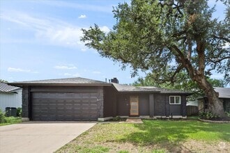 Building Photo - 3803 Alexandria Dr