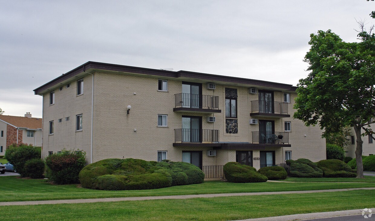 83338337 Captons Ln, Darien, IL 60561 Apartments in Darien, IL