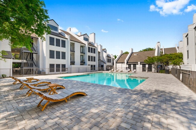 Building Photo - Rayside Residences