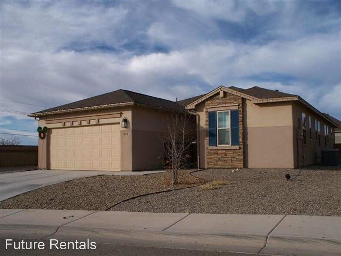 Primary Photo - 3 br, 2 bath House - 847 Sky Ranch