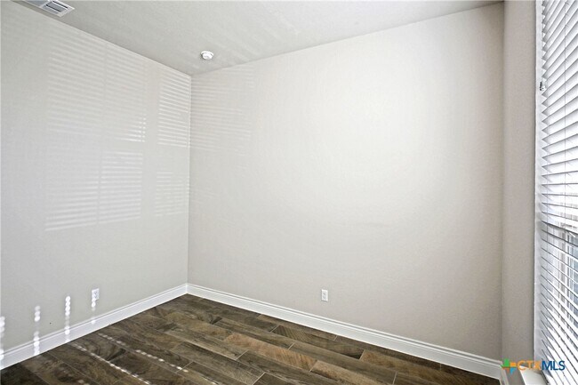 Foto del edificio - 588 Vale Ct