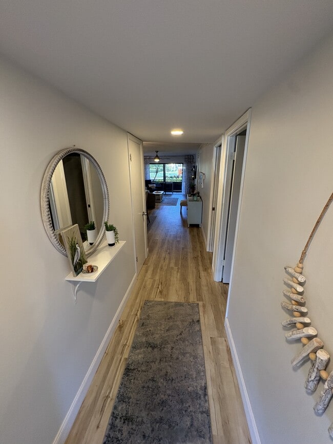 Building Photo - 512 W Venice Ave