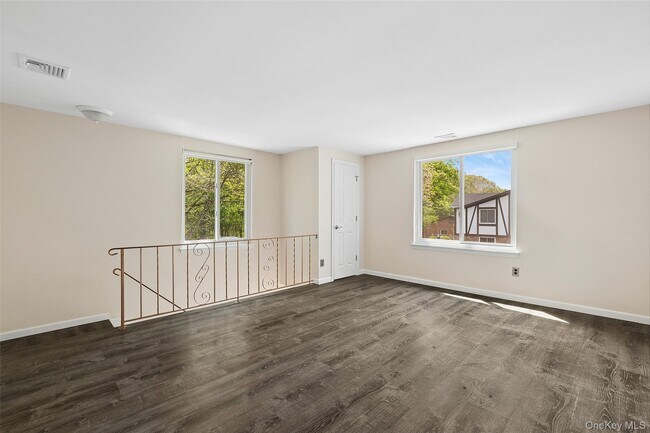 Foto del edificio - 104 Birchwood Rd