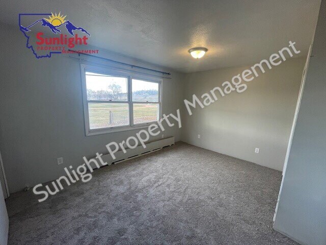 Building Photo - Spacious 4-Bed, 2-Bath Home for Rent in Jo...