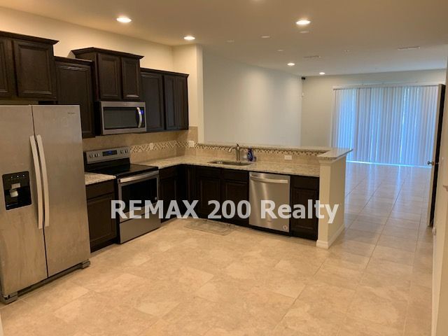 Building Photo - Beautiful 3/2.5 Townhome in Emerson Park