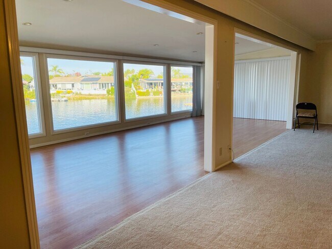Building Photo - Beautiful Lake-Side House (2/2) In Lake Sa...