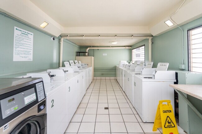 Foto del edificio - 2211 Ala Wai Blvd