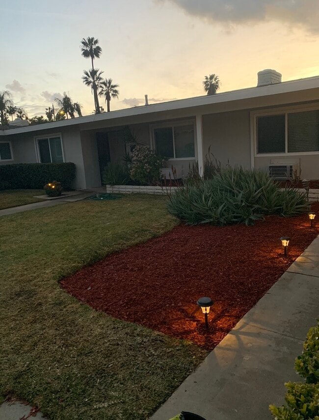 Building Photo - 2729 W Yale Ave