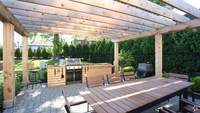 Grilling Area By The Pool - Olentangy Village