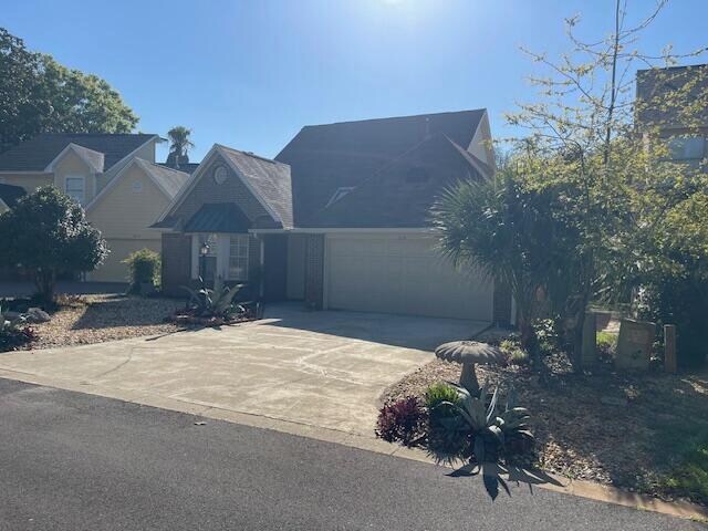 Building Photo - 810 Fairway Lakes Dr
