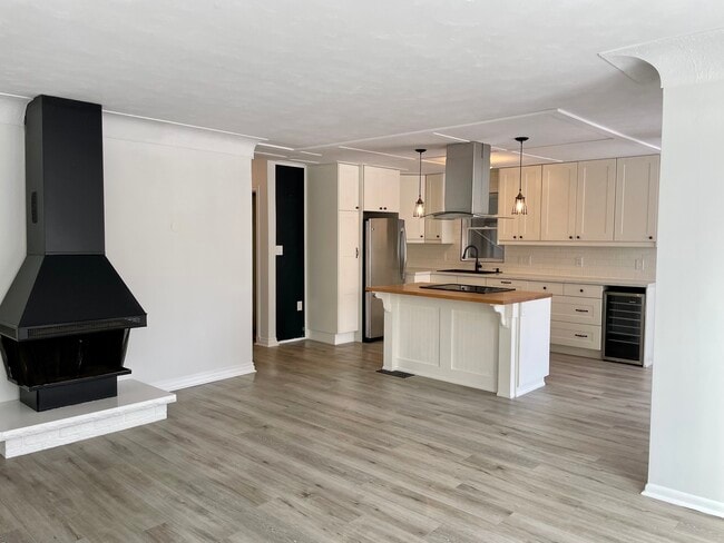 Building Photo - 116 Upper Paradise Rd