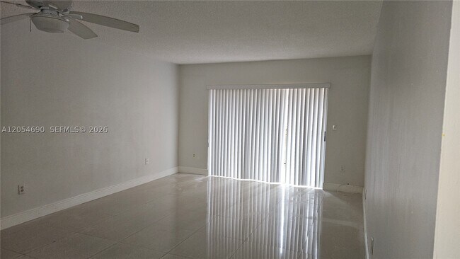 Foto del edificio - 5201 NW 7th St
