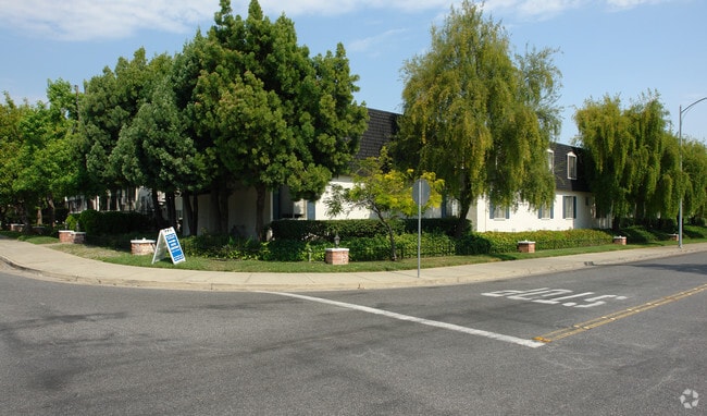Building Photo - Blue Hills West Apartments