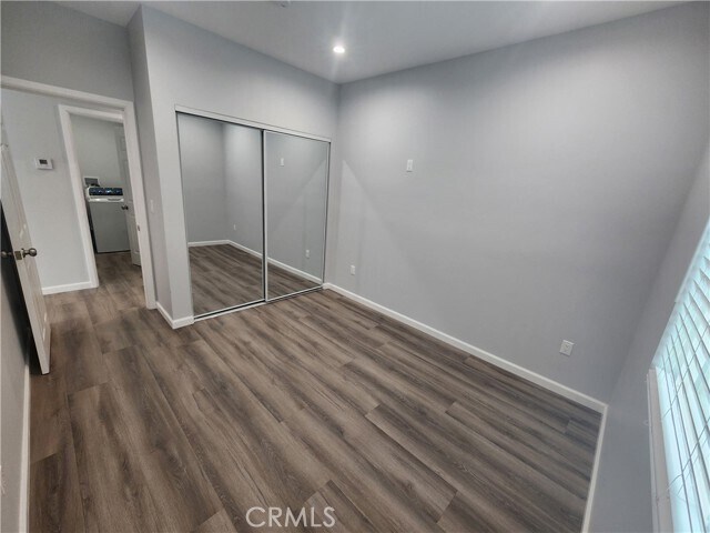 Foto del edificio - 15524 Tupper St