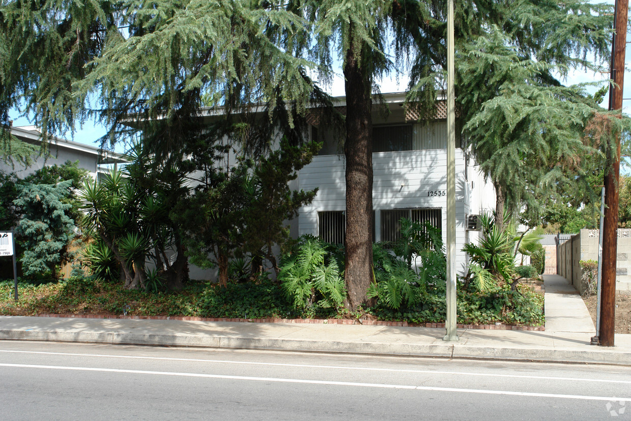 Primary Photo - 12535 Chandler Blvd