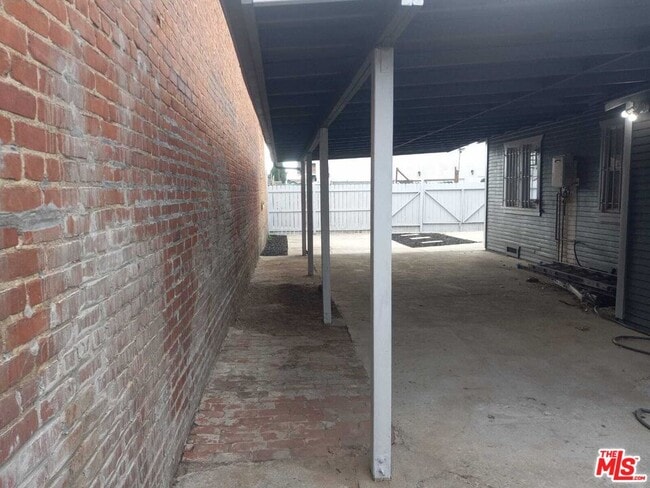 Foto del edificio - 16508 S Menlo Ave